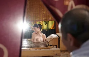 Vợ sắp cưới của con trai bị bố ông chồng nhìn trộm khi đang tắm rồi đụ đến mang thai
